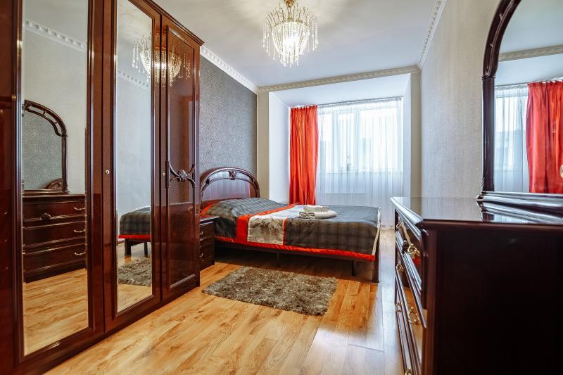 Сдам квартиру в районе (ул. евразия): 3 комнатная посуточно Абу Даби Плаза - снять квартиру на Nedvizhimostpro.kz