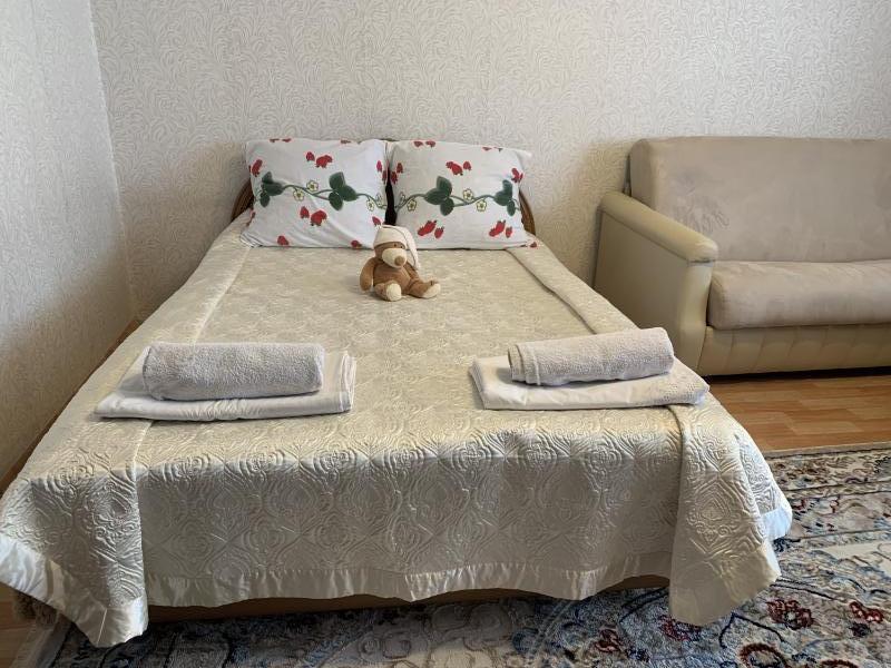 Аренда посуточно квартиру в районе (Пришахтинск): 1 комнатная квартира на Бухар-Жырау, 76 - снять квартиру на Nedvizhimostpro.kz