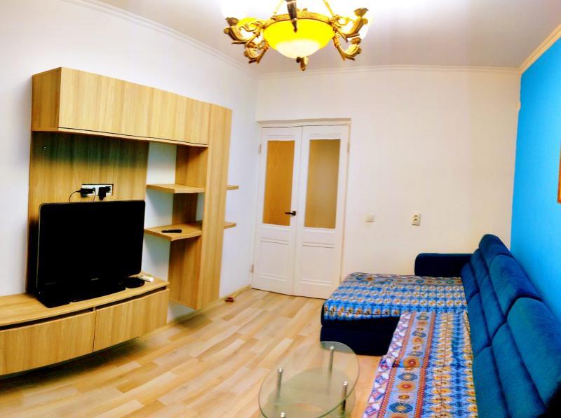Сдам квартиру в районе ( Туркестан шағын ауданында): 2 комнатная квартира посуточно на Жандарбекова 220 - снять квартиру на Nedvizhimostpro.kz