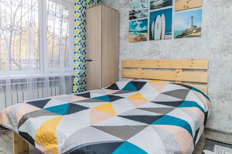 Аренда посуточно квартиру в районе (Бостандыкский): 1 комнатная квартира посуточно на Жарокова-Си Синхая - снять квартиру на Nedvizhimostpro.kz