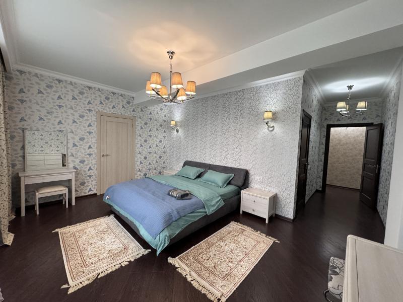 Сдам квартиру в районе (ул. Сырымбет): 3 комнатная квартира посуточно на Достык 5 - снять квартиру на Nedvizhimostpro.kz