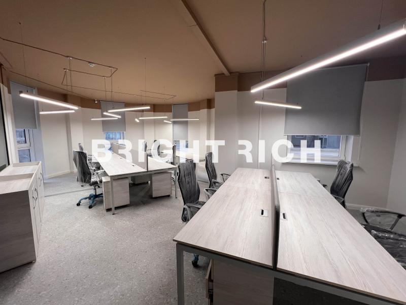 Аренда  офис в районе ( Самал-3 шағын ауданында): Офис 2000 м² в БЦ Kulan, новый ремонт - снять офис на Nedvizhimostpro.kz
